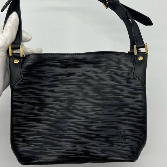 âSOLDâAuthentic Louis Vuitton Black Epi Mandara PM shoulder bag - Picture 7 of 16